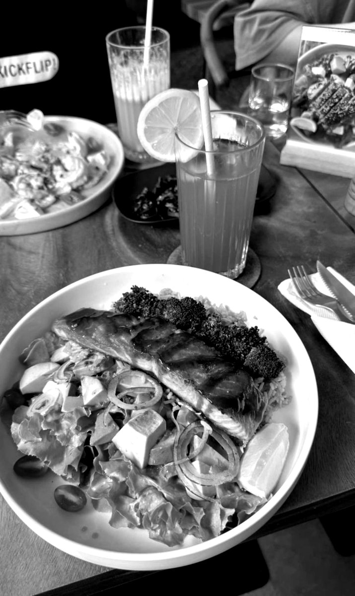 ofvestigial's tweet photo. Got myself a proper lunch before the weekly meeting. ️️ https://t.co/xOf5nc5lU4