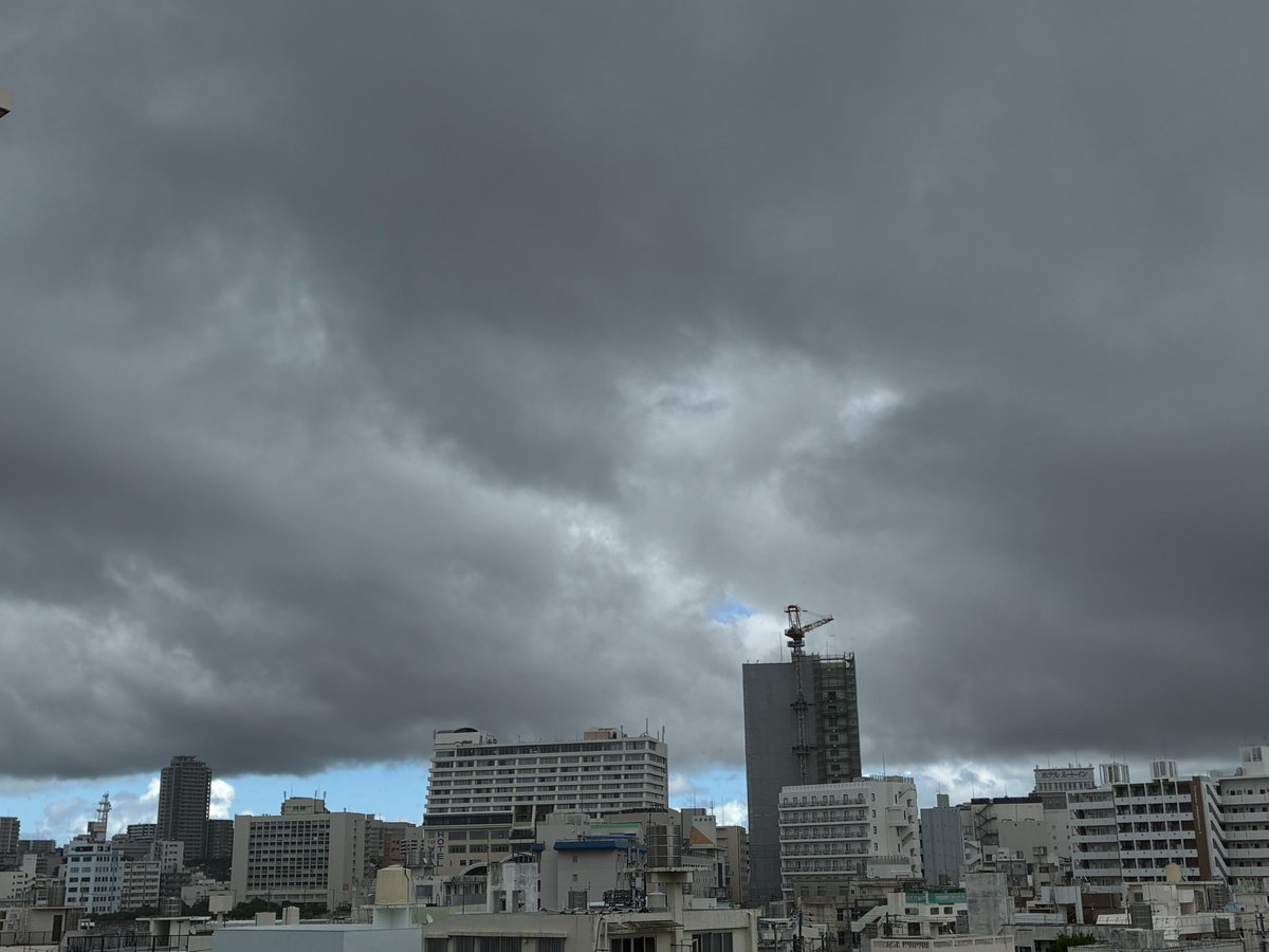 corinspgm's tweet photo. 向こう側は晴れてるんだ〜 https://t.co/oXUMCnJqrR