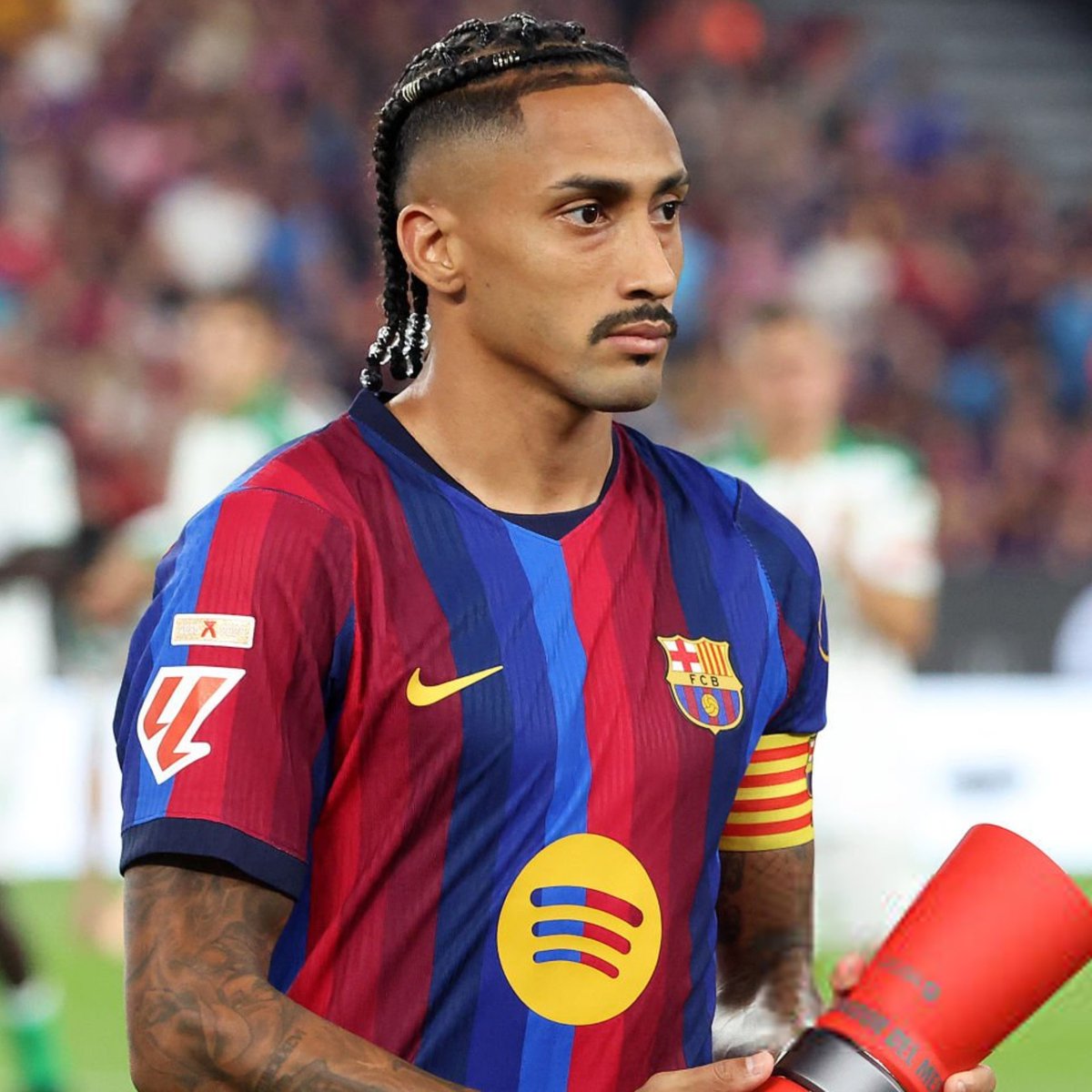 BarcaUniversal's tweet photo. 🚨 𝗖𝗥𝗔𝗭𝗬 𝗙𝗔𝗖𝗧: Raphinha has now scored MORE GOALS in La Liga season than Julian Alvarez did last season:

🇧🇷 Raphinha: 9 goals in 6 games
🇦🇷 Julian: 8 goals in 29 games

We are in September. https://t.co/NpA1XjM9oG