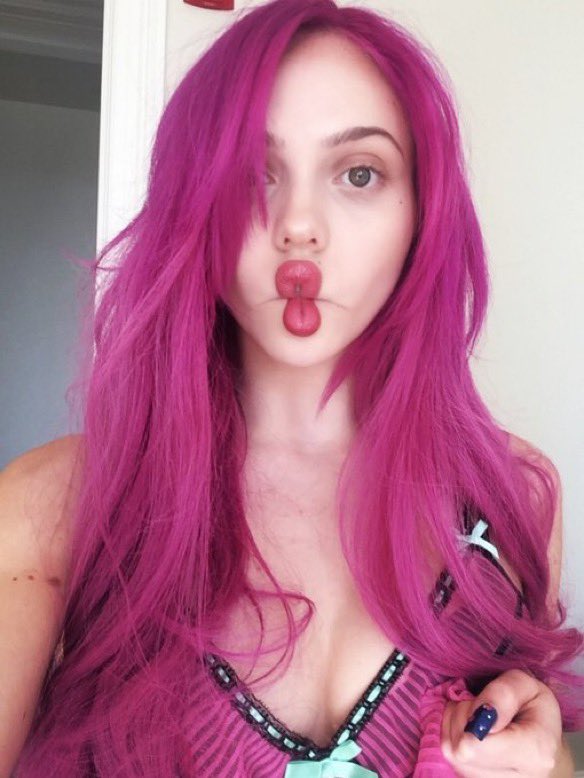 adelapictures's tweet photo. tumblr girl https://t.co/AcBEiANGGW