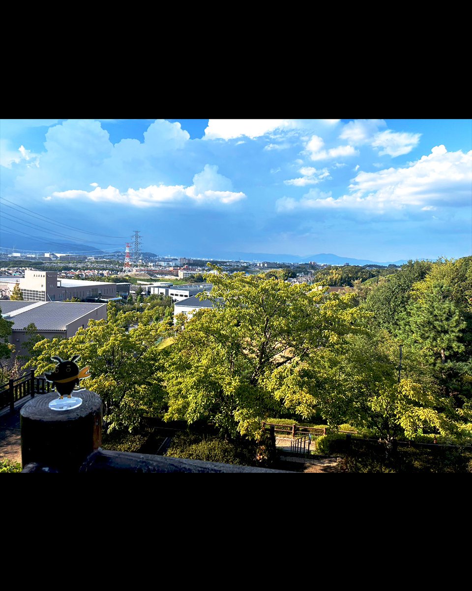 e431kun's tweet photo. eしざいくんたちをさがせ！in空見の丘公園
枚方市街を一望できる公園です✨
いい天気で気持ちいい！

#枚方市 #e431 #企業キャラ #eしざいくん #サイ https://t.co/86JX0kpKmt