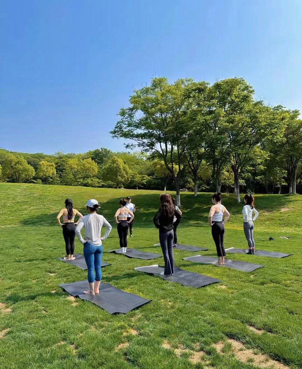 emil7y4raymonds's tweet photo. Tried the new sunrise yoga session at the rooftop café this morning—breathe in fresh air, stretch with city views, and sipped warm matcha right after. Game-changing slow morning vibe! https://t.co/ckWDdFatlV