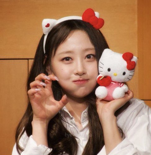 loonaronpaverse's tweet photo. so kitty! #LOONA #danganronpa #drtwt https://t.co/jBUDPurWTP