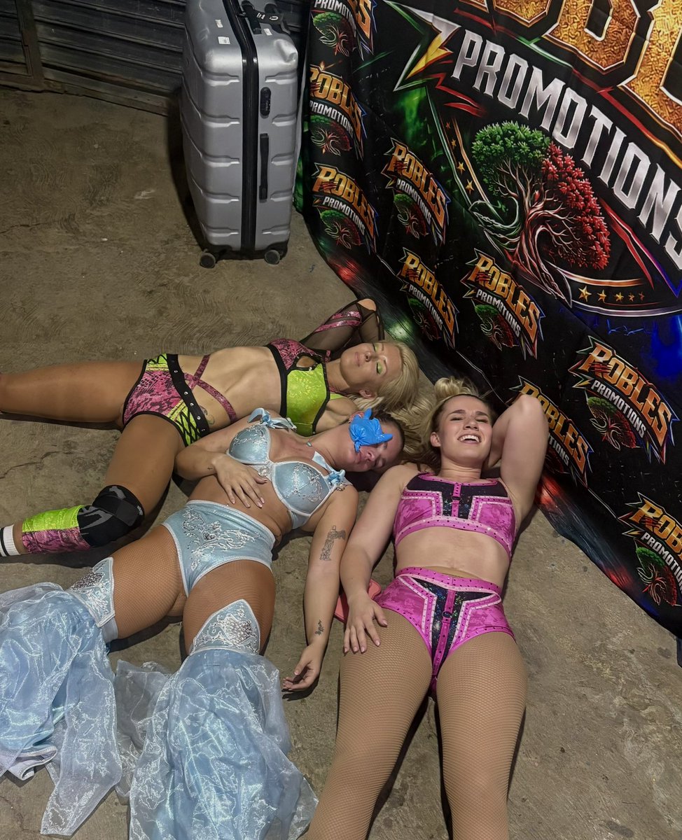 BrittnieBrooks's tweet photo. first day vs last day of mexico tour 😂🇲🇽

@Ray_lyn x @rachel_leyy https://t.co/mc3JVtHIJk