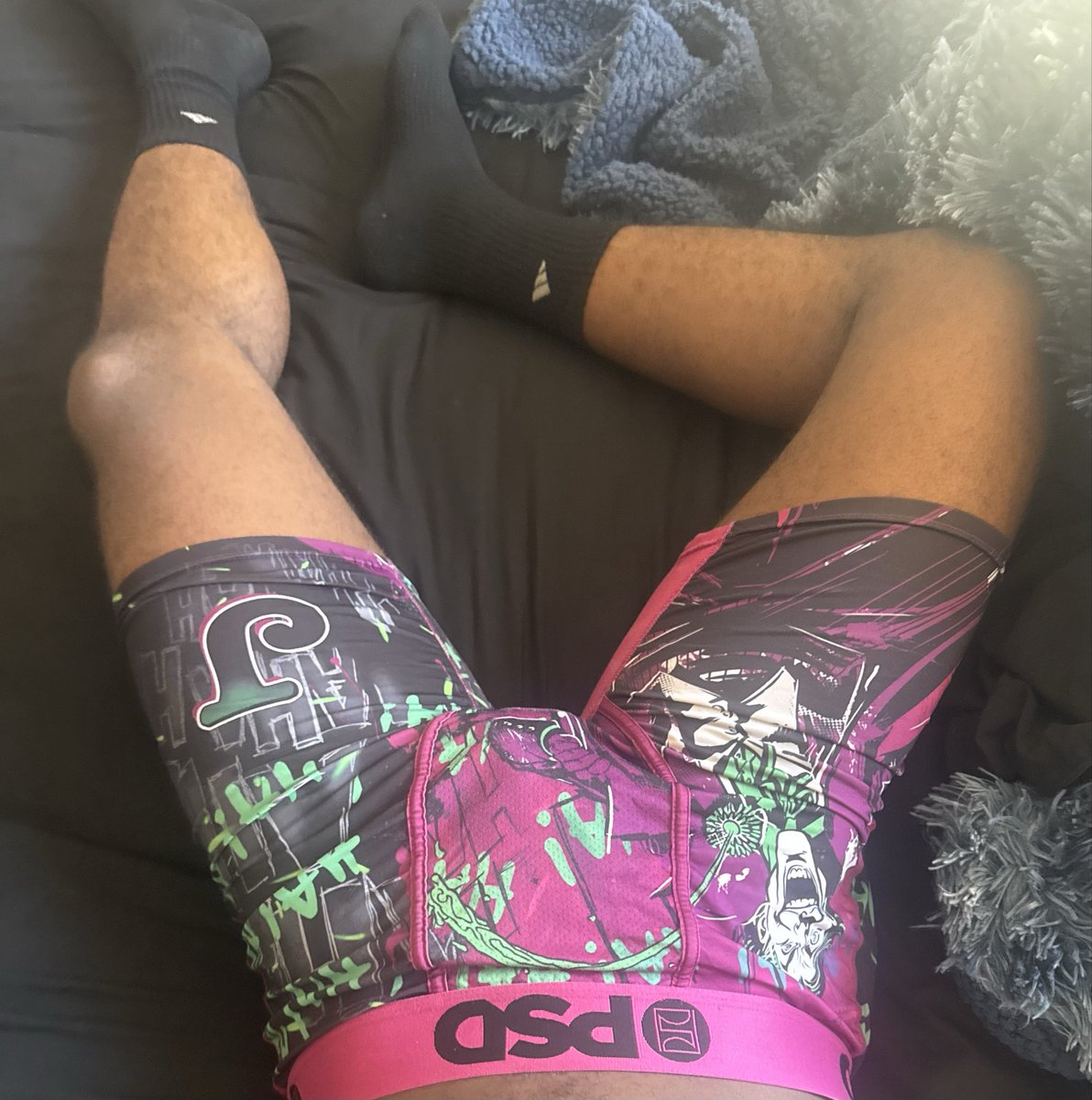 jdmon024's tweet photo. #psd #dl #malesocks #malefeet #maledom #gaynsfw #guyfeet #blacksocks https://t.co/0qeVIGzogC