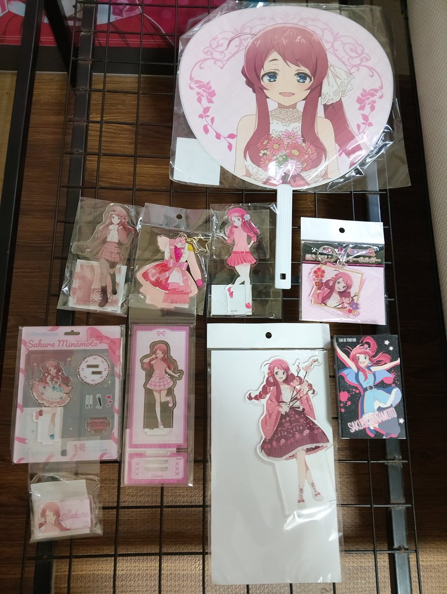 zls1sakura's tweet photo. 諸事情によりグッズを手放すことになりました。
まだグッズが残っておりますのでどなたか購入希望の方はご連絡をお願いします。
価格については要相談でお願いします。 https://t.co/FRiuB0zDsf
