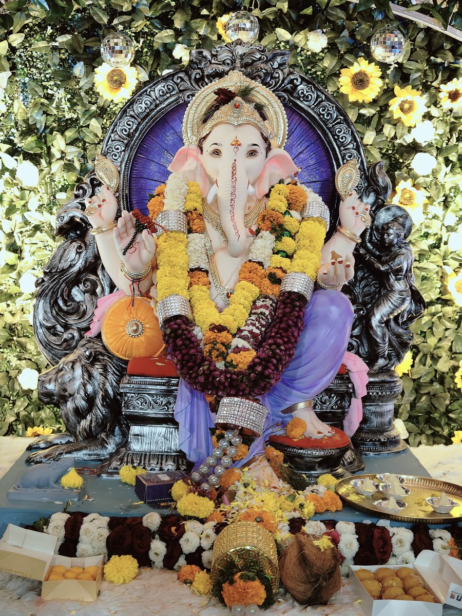 anshuch77's tweet photo. "Vakratunda Mahakaya Surya Koti Samaprabha |Nirvighnam Kuru Me Deva Sarva-Kaaryeshu Sarvadaa" ||

💐Happy Ganesh Chaturthi💐
Celebrate with devotion, positivity and the spirit of togetherness. https://t.co/lmvRME1HJ8