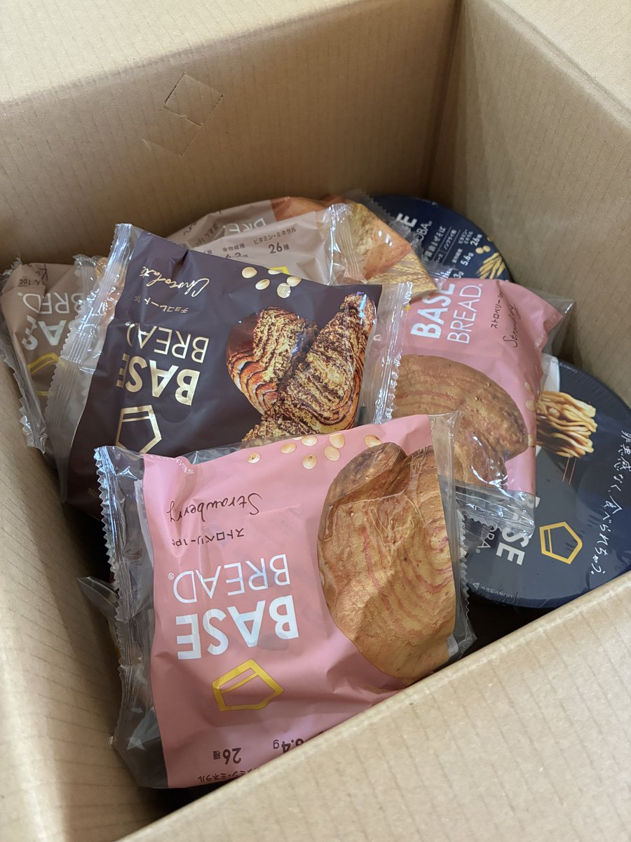 tm_69_mg's tweet photo. もう届いたー🙌
黒沢咲選手セット😋
そして今日は雷電の開幕戦🀄️
いよいよ始まるぜー⚡️
 #BASEFOOD 
 #Mリーグ 
 #2026-27 
 #TEAM雷電 
 #RMO https://t.co/NfdpVvUbKU