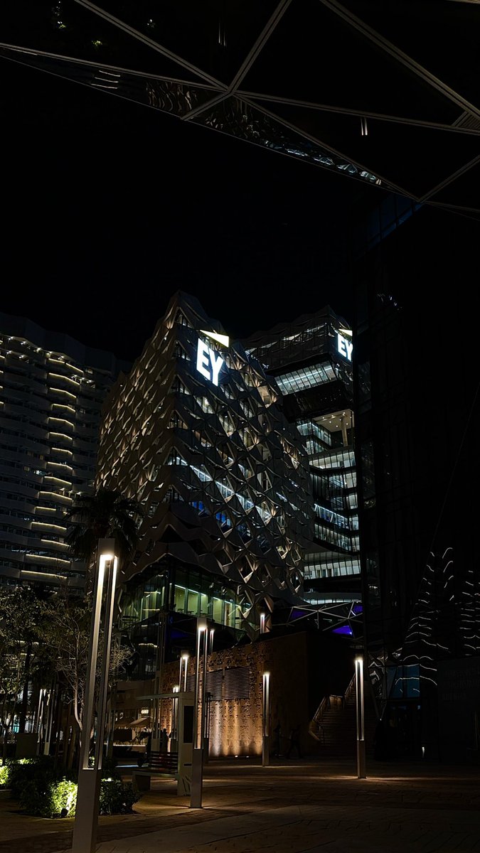 iuxri_'s tweet photo. آخ ما أرقّ الرياض❣️ https://t.co/wI6hrRPUkr