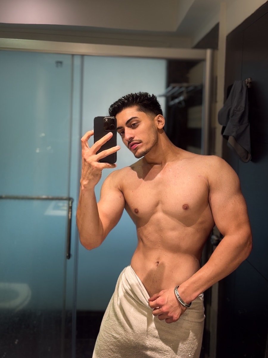 Harkamalfit's tweet photo. “Main character, naturally.”💦 https://t.co/tseyV0EKs5