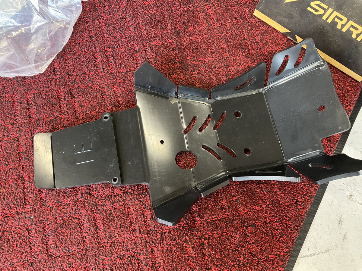 KTM819O4's tweet photo. #Xgrip #樹脂製アンダーガード #軽い #リンク部二重ガード 
いかにも売れそうなパーツです！(´∀｀*)／ https://t.co/s5qQ2S3N81