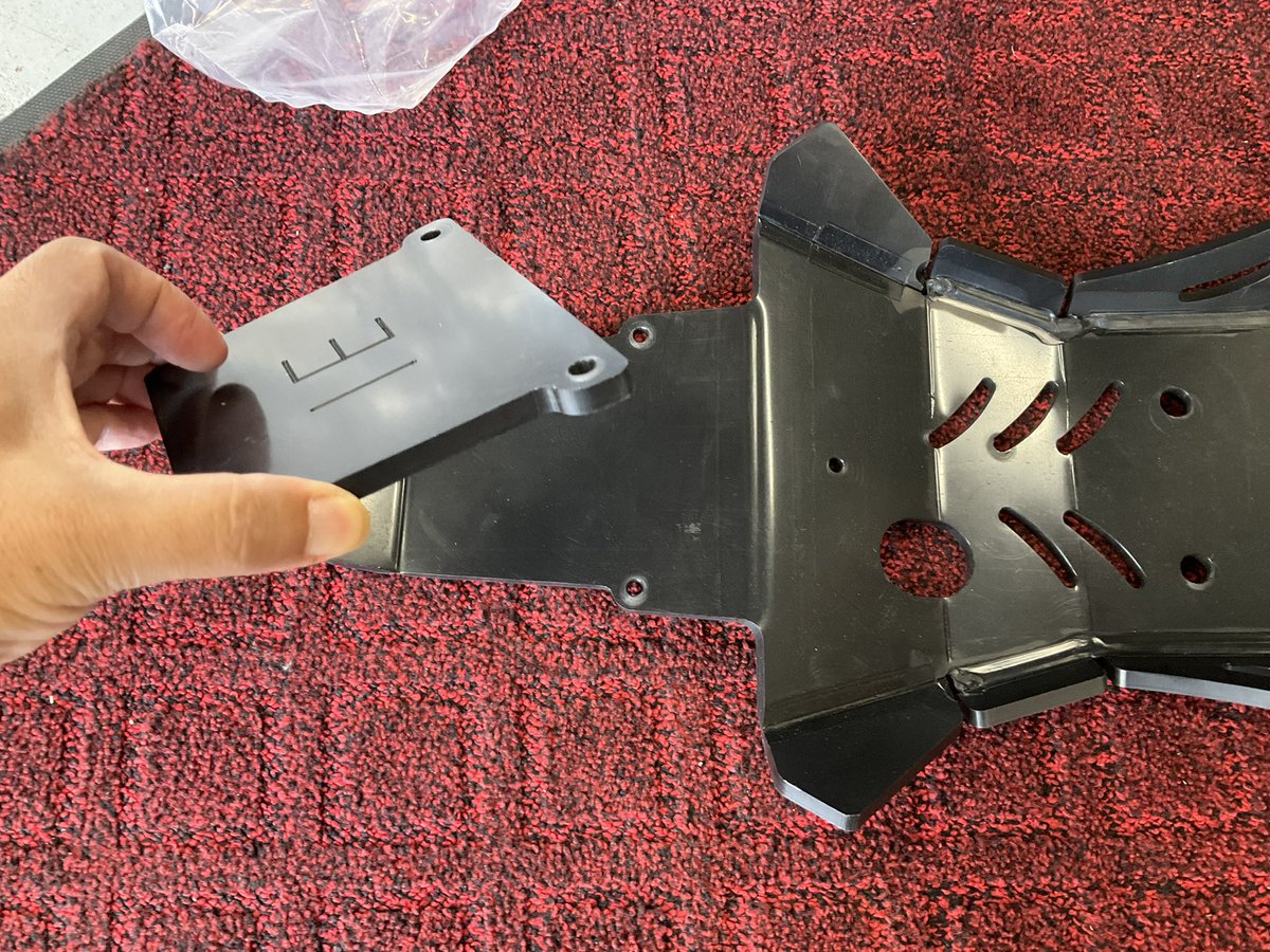 KTM819O4's tweet photo. #Xgrip #樹脂製アンダーガード #軽い #リンク部二重ガード 
いかにも売れそうなパーツです！(´∀｀*)／ https://t.co/s5qQ2S3N81