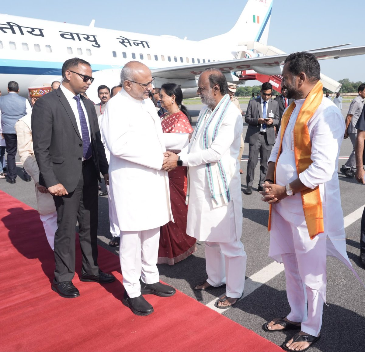 drlaxmanbjp's tweet photo. Warmly welcomed the Hon’ble Vice President of India, Shri C. P. Radhakrishnan Ji, at Begumpet Airport, Hyderabad.

@CPR_VP @VPIndia https://t.co/rHIJnEAASG