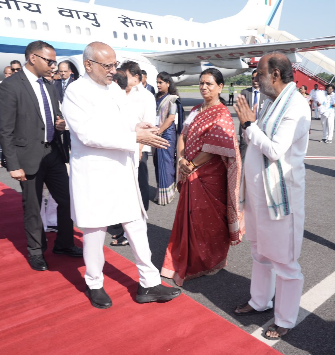 drlaxmanbjp's tweet photo. Warmly welcomed the Hon’ble Vice President of India, Shri C. P. Radhakrishnan Ji, at Begumpet Airport, Hyderabad.

@CPR_VP @VPIndia https://t.co/rHIJnEAASG