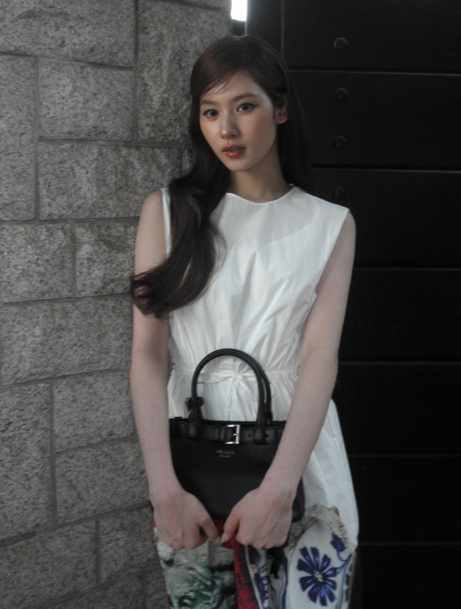 godmitzu's tweet photo. SANA FOR PRADA SHE'S SO GORGEOUS https://t.co/8HexhNIAUb