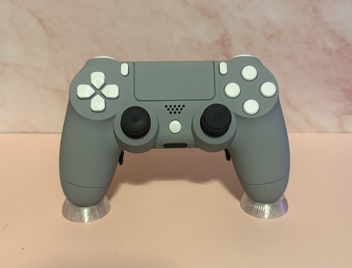 WalleCustoms's tweet photo. Firebird Build for @ygamein 

- Firebird 1K Board 
- JS13 Pro
- DSE Kit
- Mouse Click Blades
- Hair Triggers
- Mouse Click Face buttons

All packed in a grey soft touch shell! https://t.co/b63yq7xh5P