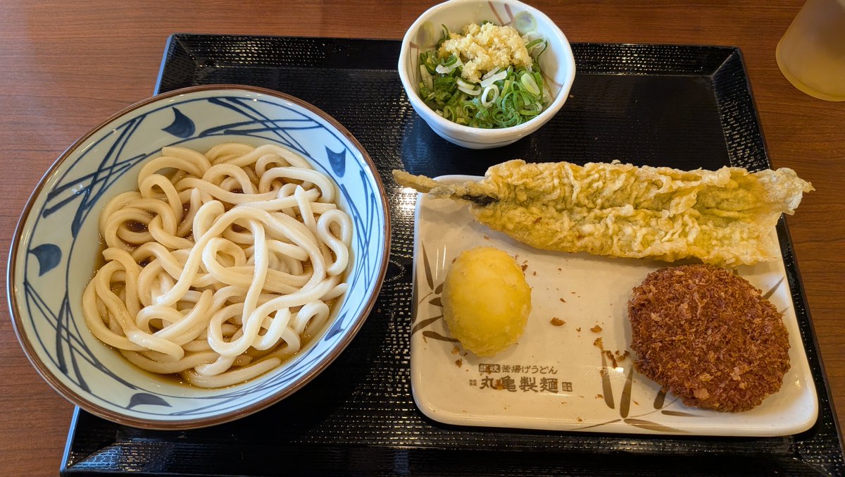 8018yoshi's tweet photo. お昼🤤　
ぶっかけうどん
さんま天、半熟玉子天、ハムカツ
美味しかったです
ご馳走様でした🙏 https://t.co/RKAd3X71vK