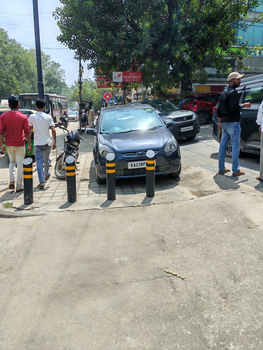 PranamSK2's tweet photo. @krishnabgowda @KauveryB @blrcitytraffic @BlrCityPolice @KarnatakaCops @CMofKarnataka This maybe the new norm... In Bengaluru as you guys are incapable of taking action. https://t.co/jHlWYKaZGV