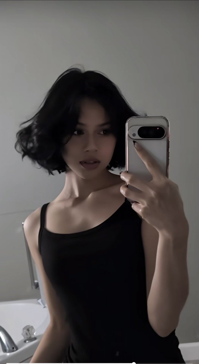 _walkerdavid_'s tweet photo. Havan Flores dyed her hair back to black and it feels like I’m back in season 3!!! #DangerForce https://t.co/kxkih6XhME