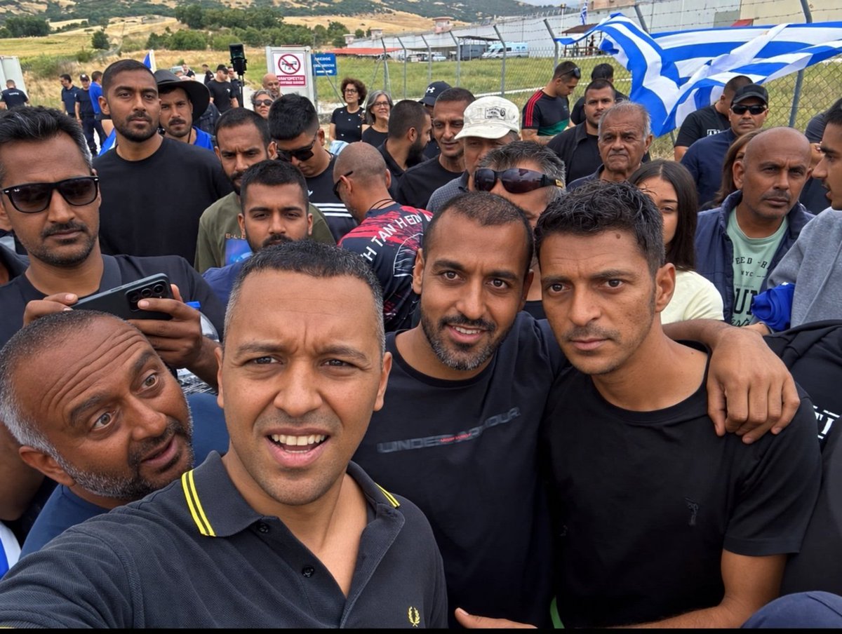 ItL2UCPiFVMSdsg's tweet photo. Το υψηλότερο IQ εδώ πλησιάζει αυτό της αμοιβαδας!😂 https://t.co/hQJXvGE4T2