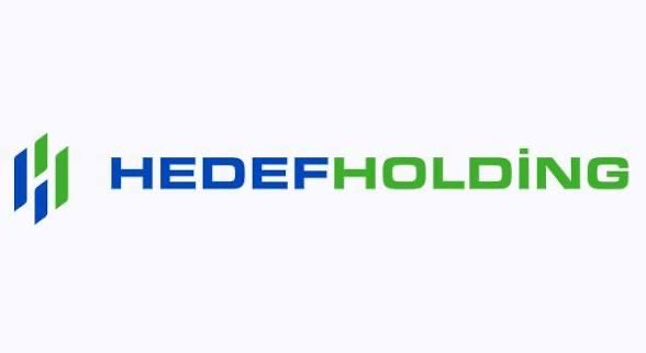 KapGundem1's tweet photo. KAP GELDİ 📣

#HEDEF 

Hedef Holding'den Kamuoyuna Açıklama
Kıymetli yatırımcılarımızın, iş ortaklarımızın ve kamuoyunun doğru bilgilendirilmesi amacıyla aşağıdaki açıklamanın yapılması gereği doğmuştur.

Yürütülen bir soruşturma kapsamında, Hedef Holding Yönetim Kurulu Başkanımız Sayın Namık Kemal Gökalp, bilgisine başvurulmak üzere emniyete davet edilmiştir.

Hedef Holding ve iştiraklerinin söz konusu soruşturmayla herhangi bir ilgisi bulunmamaktadır. Grubumuzun kurumsal işleyişi ve tüm faaliyetleri olağan seyrinde, kesintisiz olarak devam etmektedir.

Bu doğrultuda, yatırımcılarımızın ve kamuoyunun yalnızca Hedef Holding'in resmi iletişim kanalları ile yetkili makamlar tarafından yapılan açıklamalara itibar etmesini önemle rica ederiz.

Gelişmeler oldukça kamuoyu, şeffaflık ve sorumluluk anlayışımız doğrultusunda resmi iletişim kanallarımız aracılığıyla
bilgilendirilecektir.

Kamuoyuna saygıyla