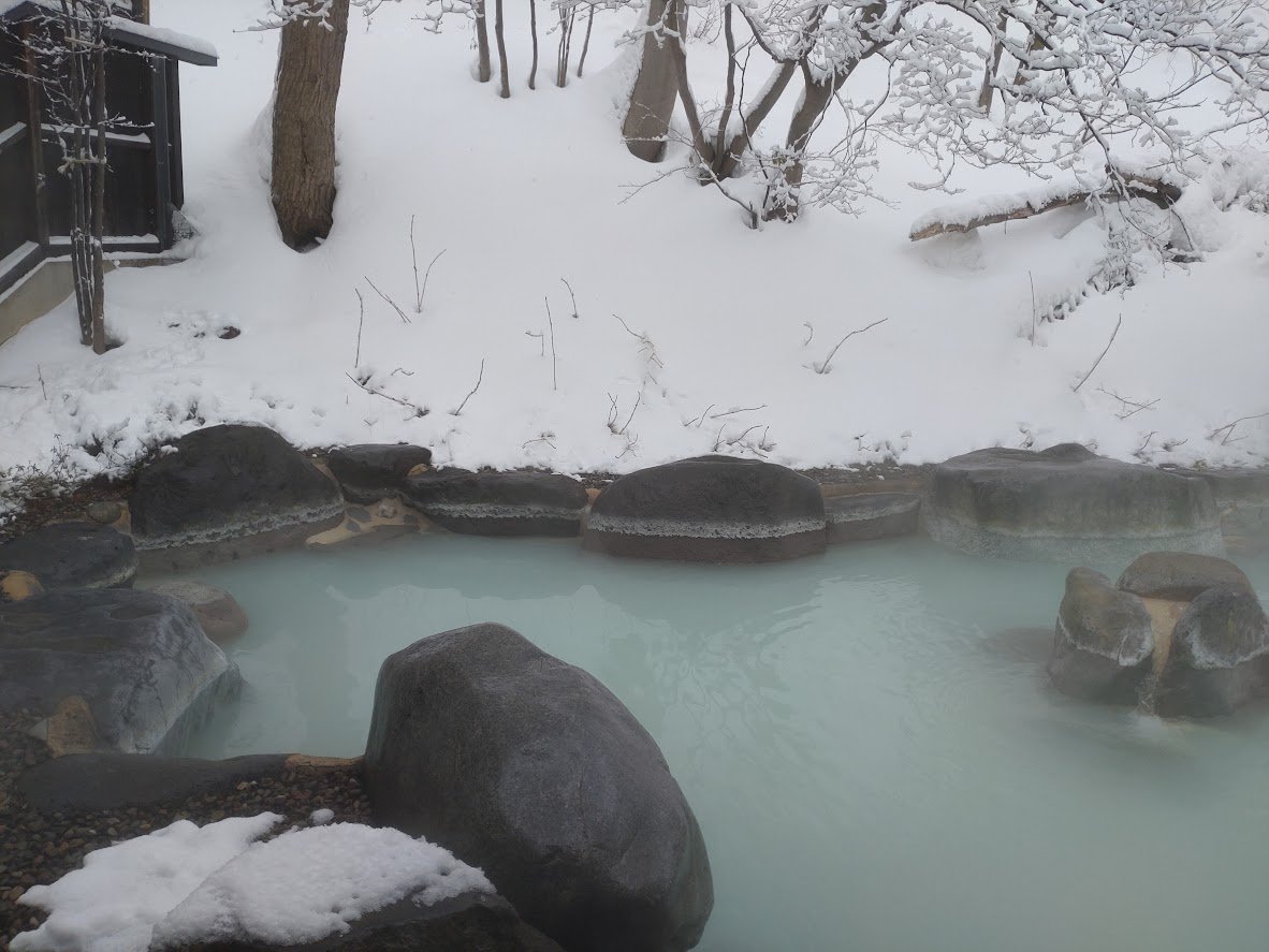 rollingseeds_j's tweet photo. 今日の英単語：Solace
（慰め、安らぎ）

静かな山里の温泉で、心身の疲れがゆっくりと溶けていく。
デジタルが当たり前の時代だからこそ、安らぎもフィジタルで見つけて。 https://t.co/lSUrLJ1BlW