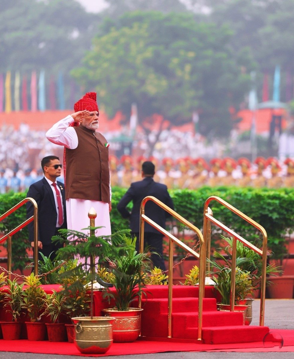 iamibrahimkhan_'s tweet photo. Happy Birthday to our honourable Prime Minister Shri @narendramodi ji.🧡

May you always be blessed with good health, happiness and continue inspiring us all with your leadership🙏🏻🇮🇳

#HappyBdayPMModi #india #narendramodi #modi https://t.co/ifkdefkyr8