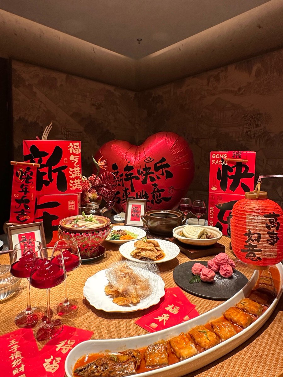 larry2charl5ot's tweet photo. Happy Lunar New Year! May your days be filled with joy, your table with delicious food, and your heart with warm wishes. https://t.co/U8v2tiKEK4