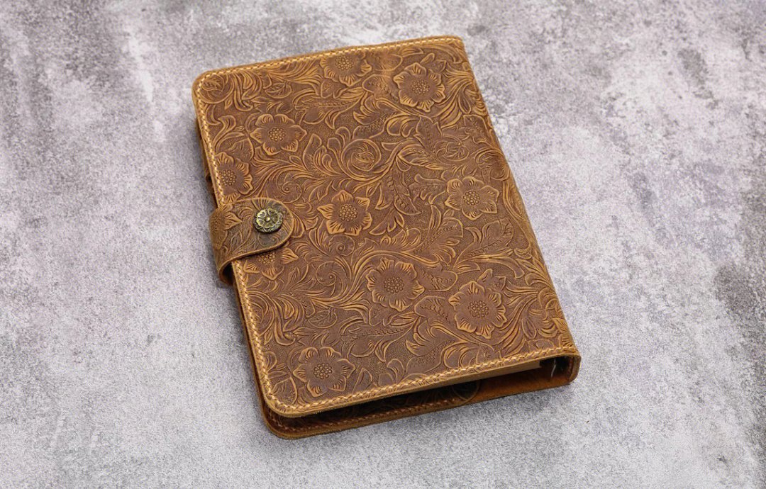 cosmx232356's tweet photo. My first hand-bound leather notebook turned out better than expected! Added pressed wildflowers from my hike as a tiny touch , https://t.co/exQWRGHWhY