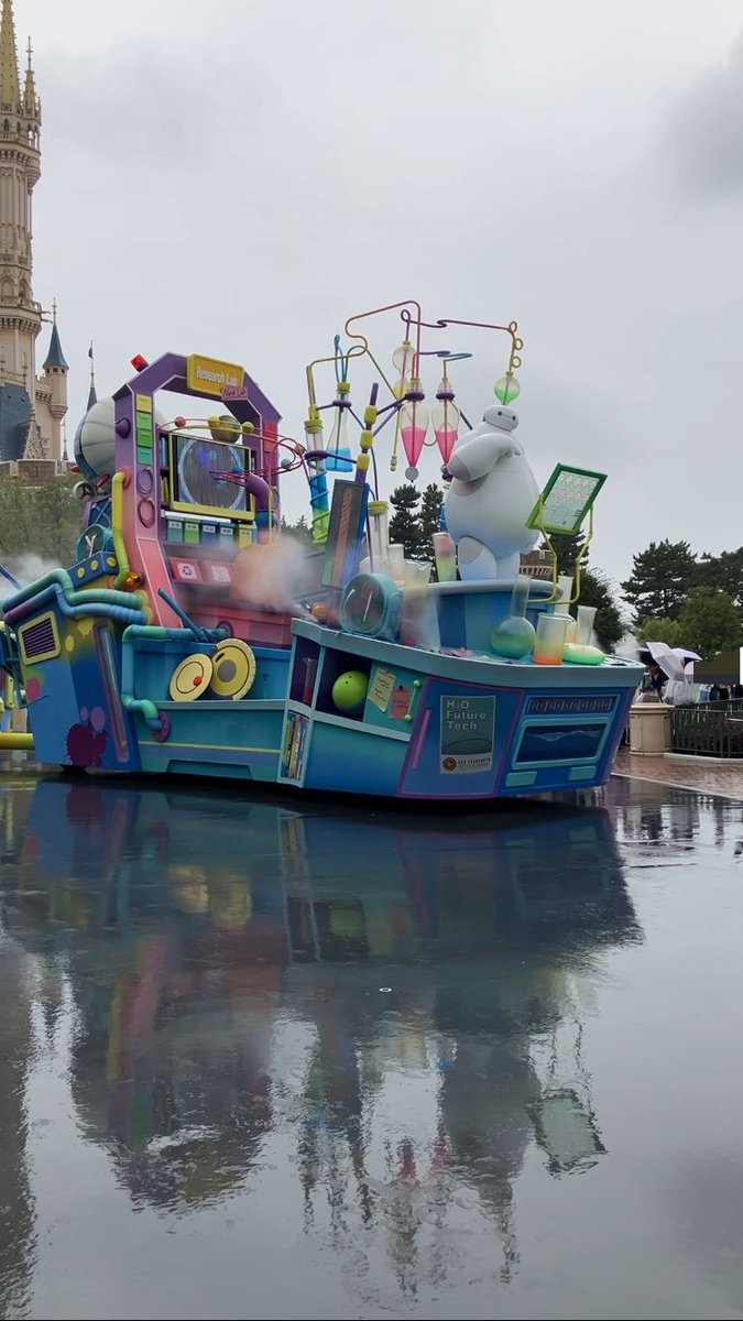 kyo_enjoy's tweet photo. 週末はディズニー行ってたよ
雨模様なぶんいっぱい乗れたかも？
ベイマックスかわいい！！ https://t.co/AclCTDfJ3S