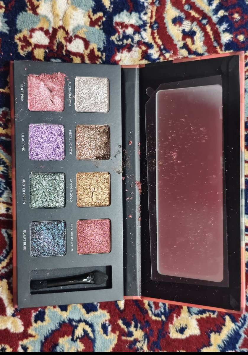 Si39739's tweet photo. @trySUGAR Extremely disappointed with @trySUGAR! Received a damaged eyeshadow palette, and 3 lipsticks + lip gloss that are near expiry (only 2-3 months left). Selling near-expiry products under sale offers without disclosing shelf life is misleading https://t.co/27z1zBPi4D