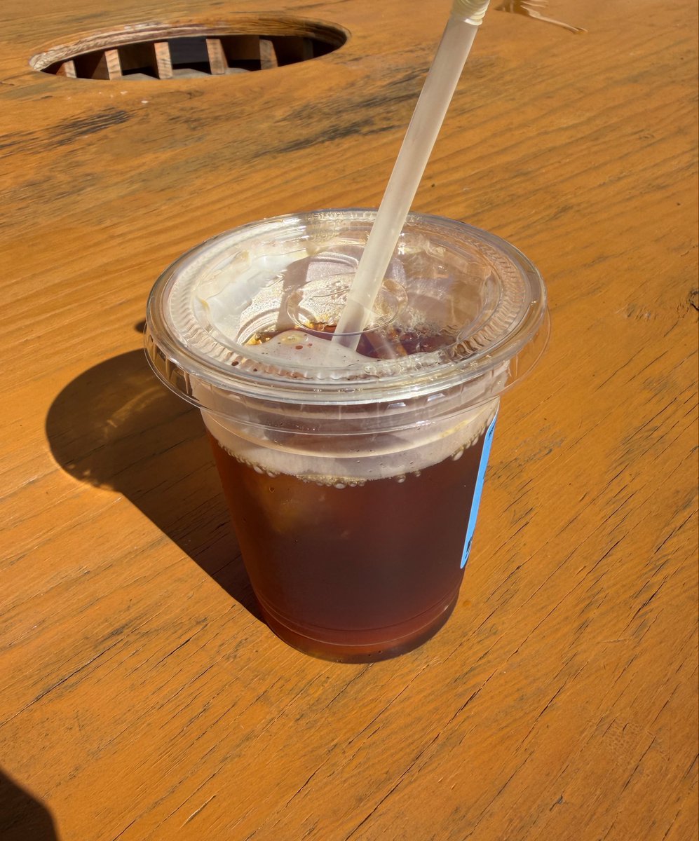 yuchax2004's tweet photo. 外で飲むアイスコーヒー最���☺️ https://t.co/jDjFG2v95q