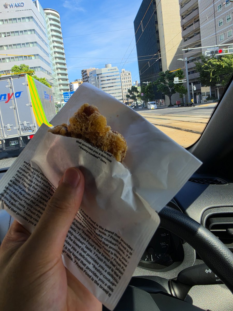 BOUZIN_X's tweet photo. 最後の最後でセブンの揚げもみじ饅頭買えた！！
おいしい！！！ https://t.co/YxyF54F4tR