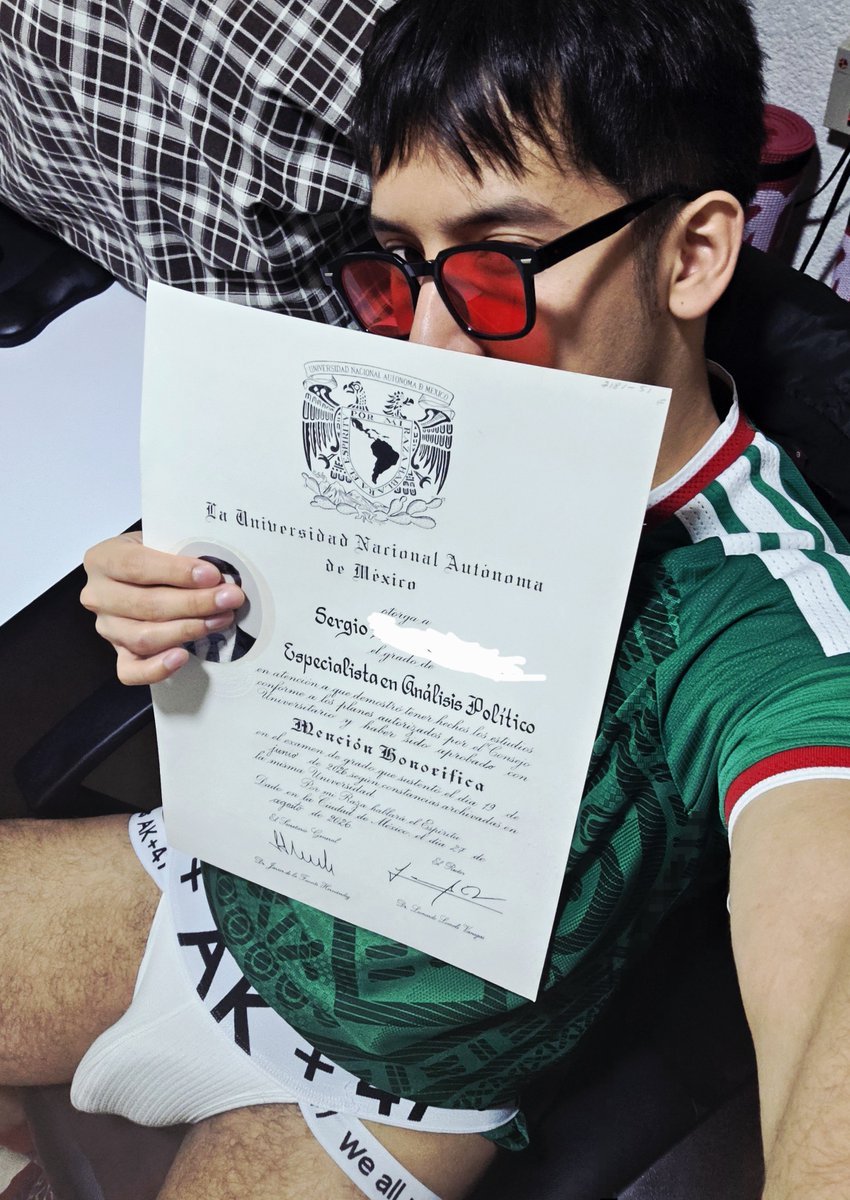 Serchoo18's tweet photo. Especialista en Análisis Político pero también en mamar qlo 🤪🍑

(Primero me gusta penetrarlos con la lengua hasta que me piden que les ensarte la riata de una vez por todas 😈) https://t.co/0nsnh39nB5