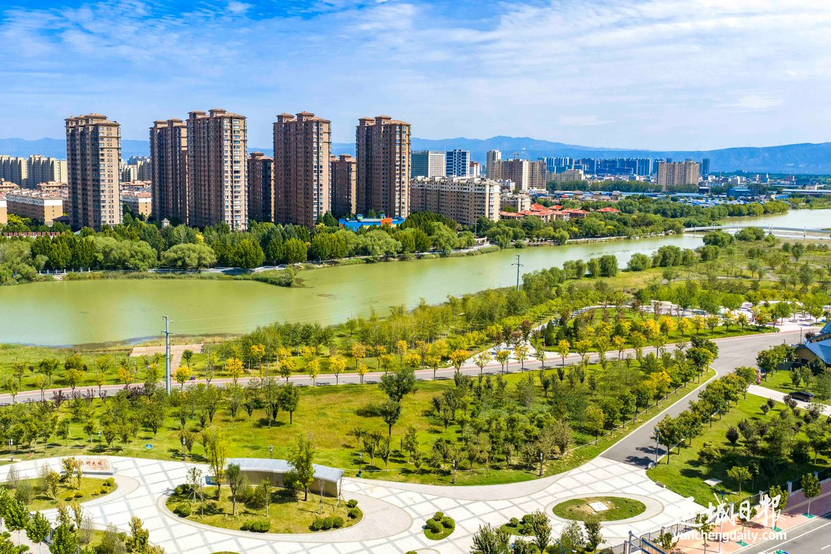 VYuncheng's tweet photo. 作为官道河水系生态修复与整治工程的一大成果，运城市中心城区尧梦公园集生态休闲、文化体验与运动健身于一体，构建起人水和谐的宜居场景，成为市民日常休闲娱乐的好去处。（茹雅 摄） https://t.co/Oj0FtARQ9I
