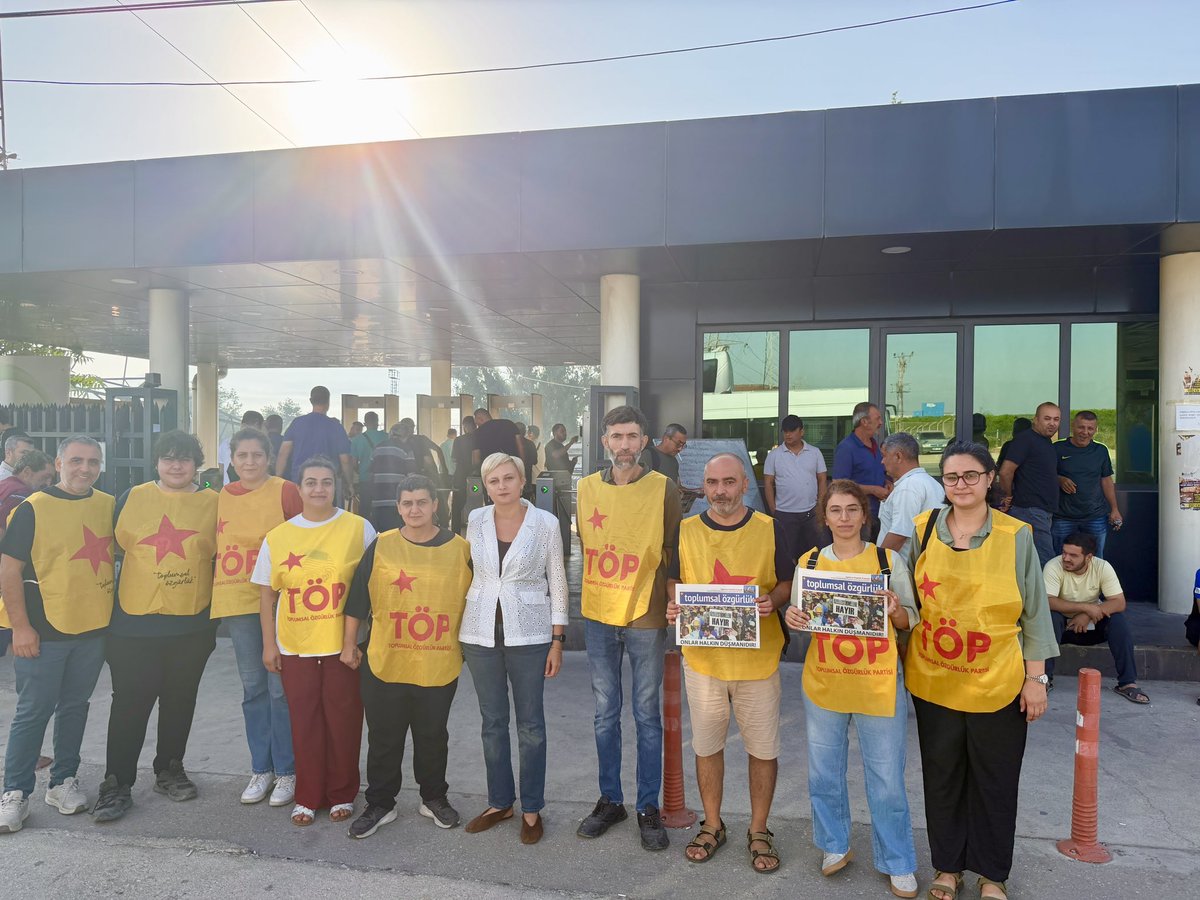 PerihanKoca's tweet photo. 📌Adana

Günün ilk ışıklarını Adana ŞA-RA Enerji fabrikasında çalışan metal ve enerji işçileriyle birlikte karşıladık. 
Gün doğmadan yollara düşen, ağır çalışma koşulları altında alınteriyle ekmeğini kazanan metal ve enerji işçilerinin iş, ekmek ve onur kavgası için sahadayız.
İnsanca yaşanacak ücret, güvenceli iş ve güvenceli yaşam için!

#adana #metal #enerji #fabrika