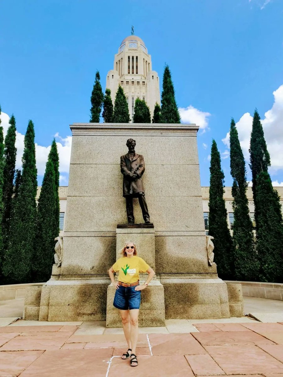 AnScottimbeq's tweet photo. Photo by Karen K in Iowa State Capitol. May be an image of monument and text. https://t.co/e8Sg7LmYAs