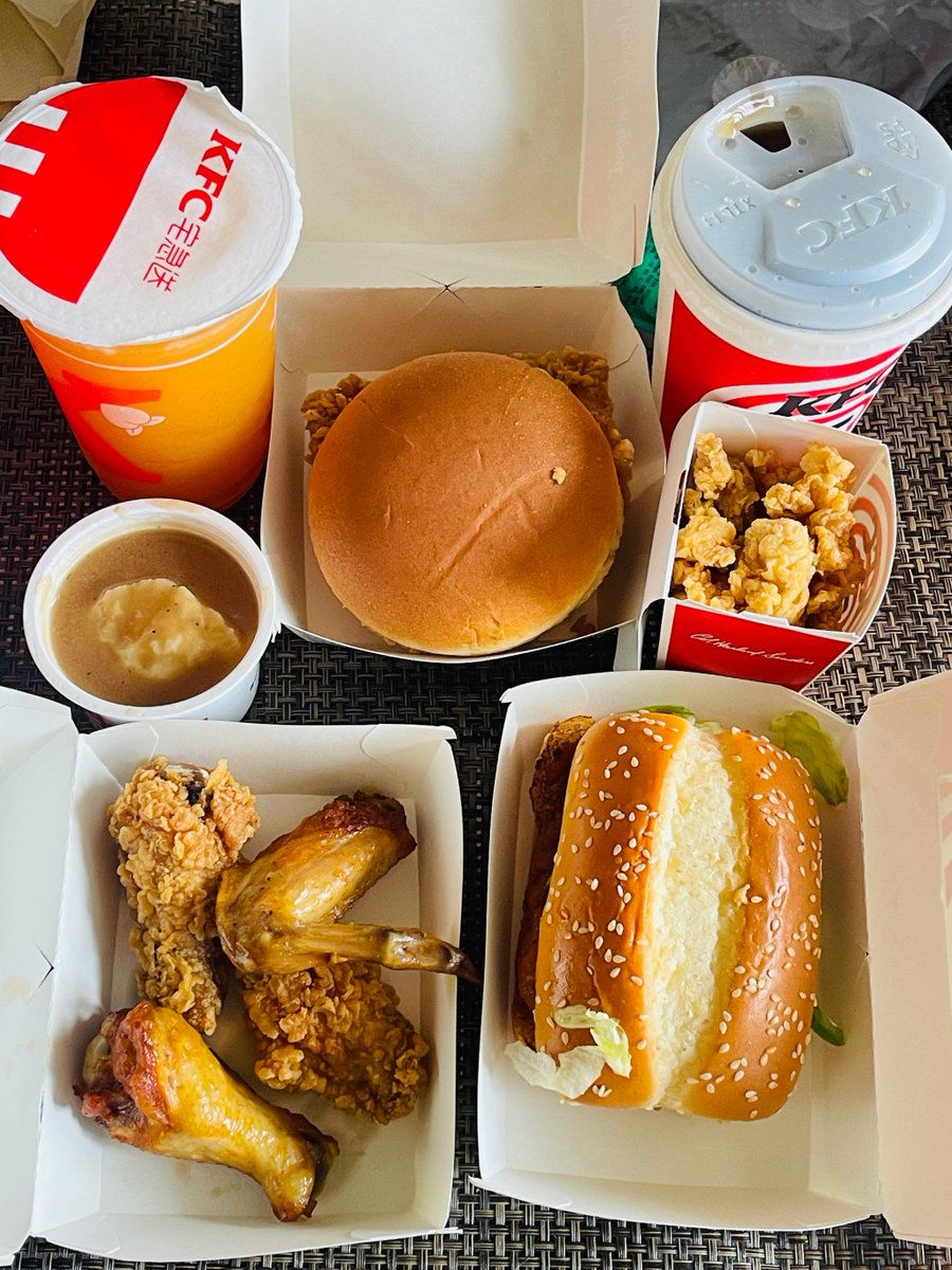 trutn542006's tweet photo. Spent the evening stealing each other’s fries and laughing at bad cat videos—today’s perfect just being us.， https://t.co/CdroS5uDeZ
