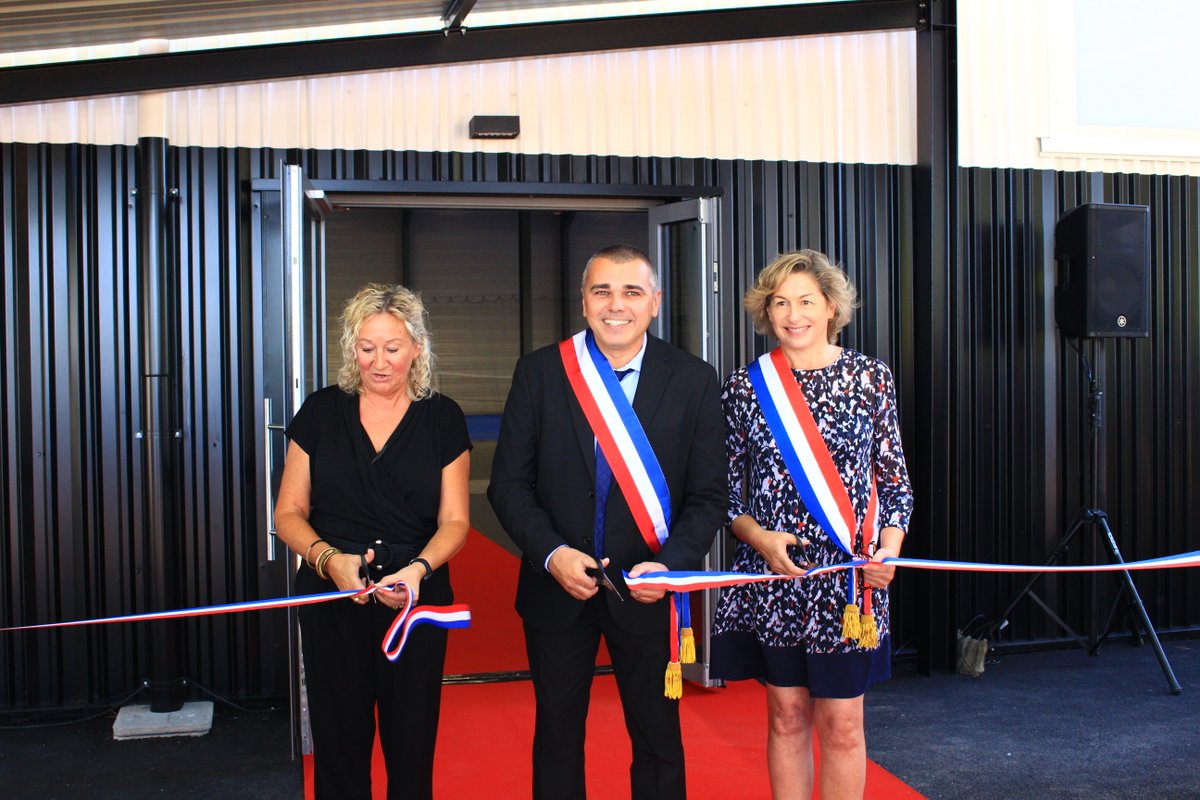 n_delattre's tweet photo. 🏀🏓 À Abzac, aux côtés du maire Grégory Bordat, des élus et des associations pour l’inauguration de la nouvelle halle sportive. Un équipement ouvert aux clubs, aux scolaires, aux associations et aux sapeurs-pompiers de Coutras, pensé pour répondre aux besoins du quotidien. 👇 https://t.co/sDZcDM6nW7