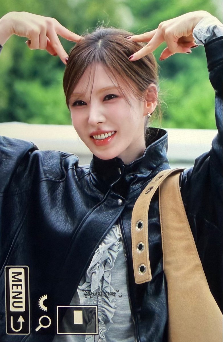 aloha_w221's tweet photo. 260917 GMP 출국

시크시크 이뽀🩵
#RedVelvet #WENDY #웬디 https://t.co/nwcTl23259