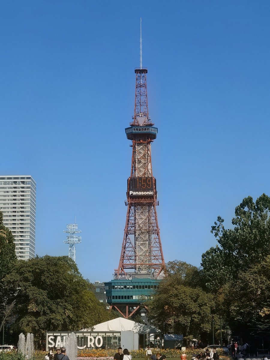 750760's tweet photo. 大通り公園でさっぽろオータムフェスト開催中☺️
雲一つなく暑い☀️
美味しもの沢山ありお腹いっぱいになったのでエスコンに向かいますか⚾ https://t.co/pRBKJos3UG