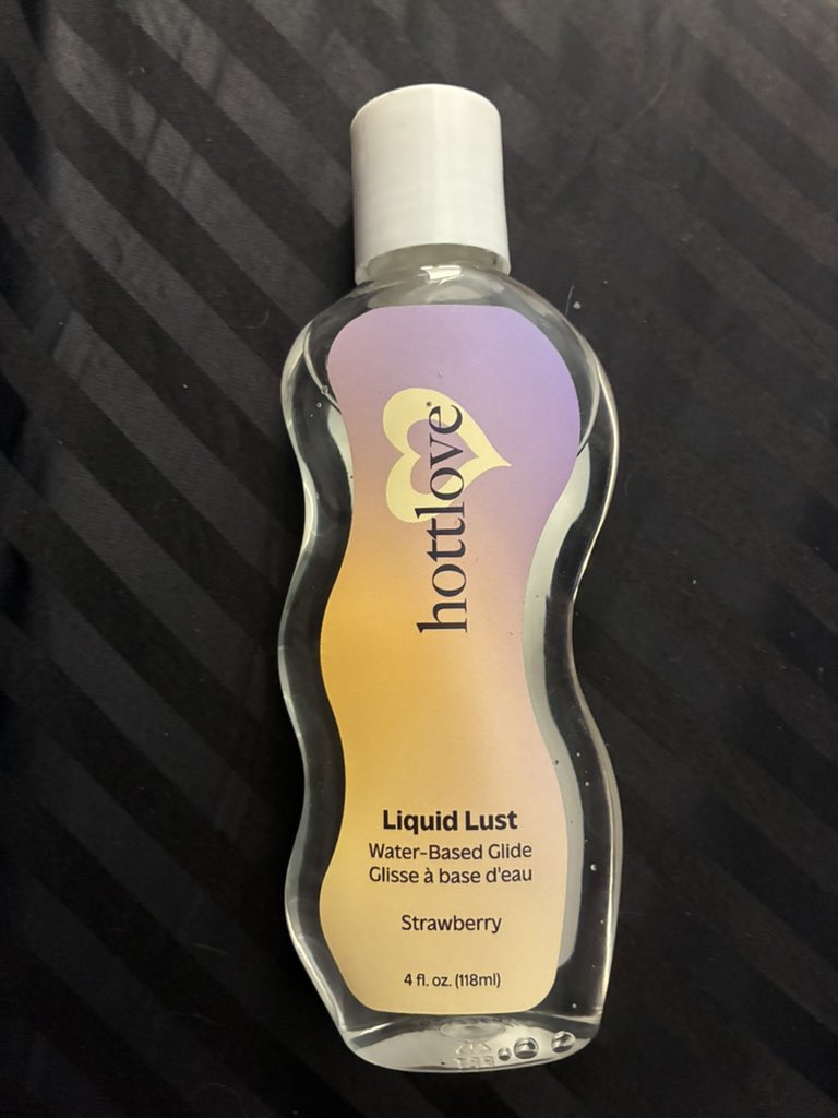 Blueberry176211's tweet photo. Trying out a new lube and it lowkey smells like strawberry soju https://t.co/HD9sbdewjk