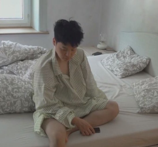 jmgallery_'s tweet photo. sleepy jimin 💭 https://t.co/jmCHrbzwYa