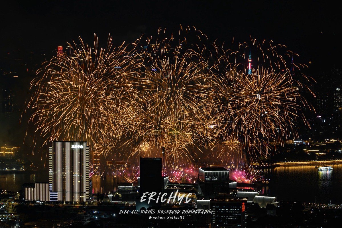 ariap114350's tweet photo. [Tonight’s New Year’s Eve countdown with your favorite people—here’s to fresh starts, big laughs and memories that glow brighter than the fireworks!] https://t.co/AbUgUEZf6m