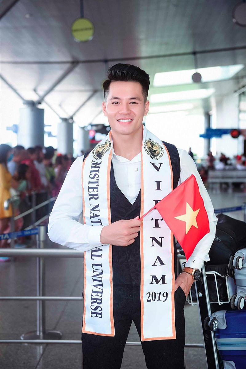 DonovatMCole75z's tweet photo. NAM VƯƠNG HIẾU ĐỨC quay clip cho ông bầu xem. Chia sẻ nhanh kẻo bị xoá

Xem full tại đây https://t.co/Vxci0e38g7 https://t.co/7Tqo6kr8Wx