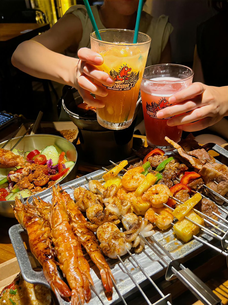 cutep117482's tweet photo. [Random late-night catch-up with my oldest crew—laughs, old stories, zero awkward silences. Some things never change! ]， https://t.co/JGLBq537kq