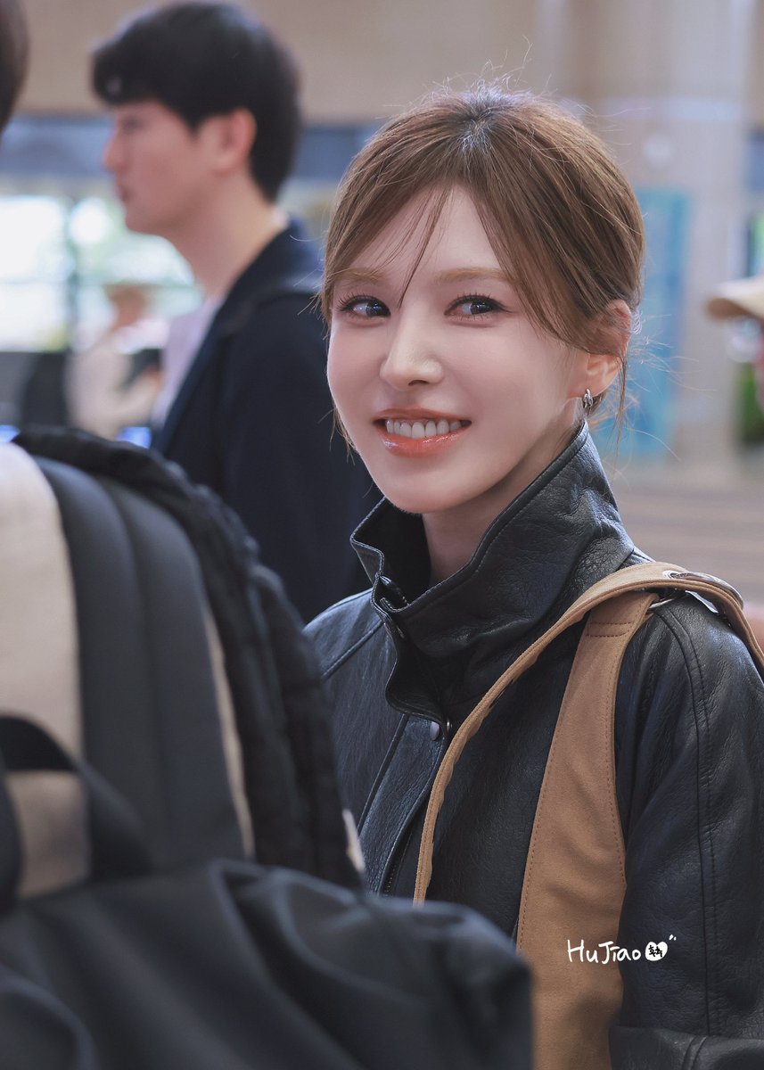 HuJiao_1009's tweet photo. 260917 GMP ✈️ #WENDY #웬디  

손승완 어린이~ 조심히 다녀와요🥰 https://t.co/DFC3JoLHxL