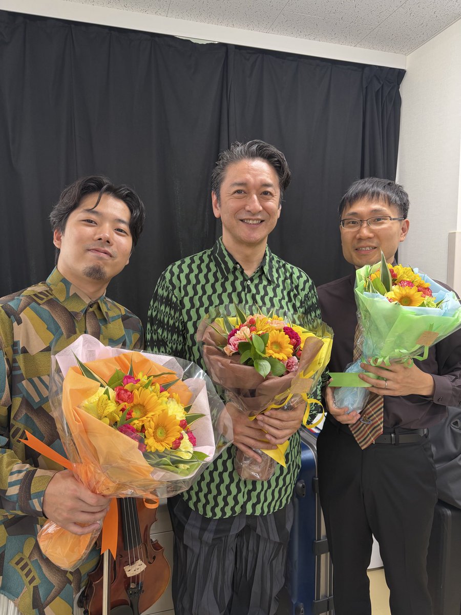 team_kanji's tweet photo. #松本医療センター で、この3人によるミニコンサートを🎻開催いたしました。たくさんの入院患者さん　病院のスタッフの皆さんの前で演奏が叶いましたよ！
#まつもと市民芸術館
#萩森英明
#林周雅
#石丸幹二 https://t.co/9uuvHXgQYi