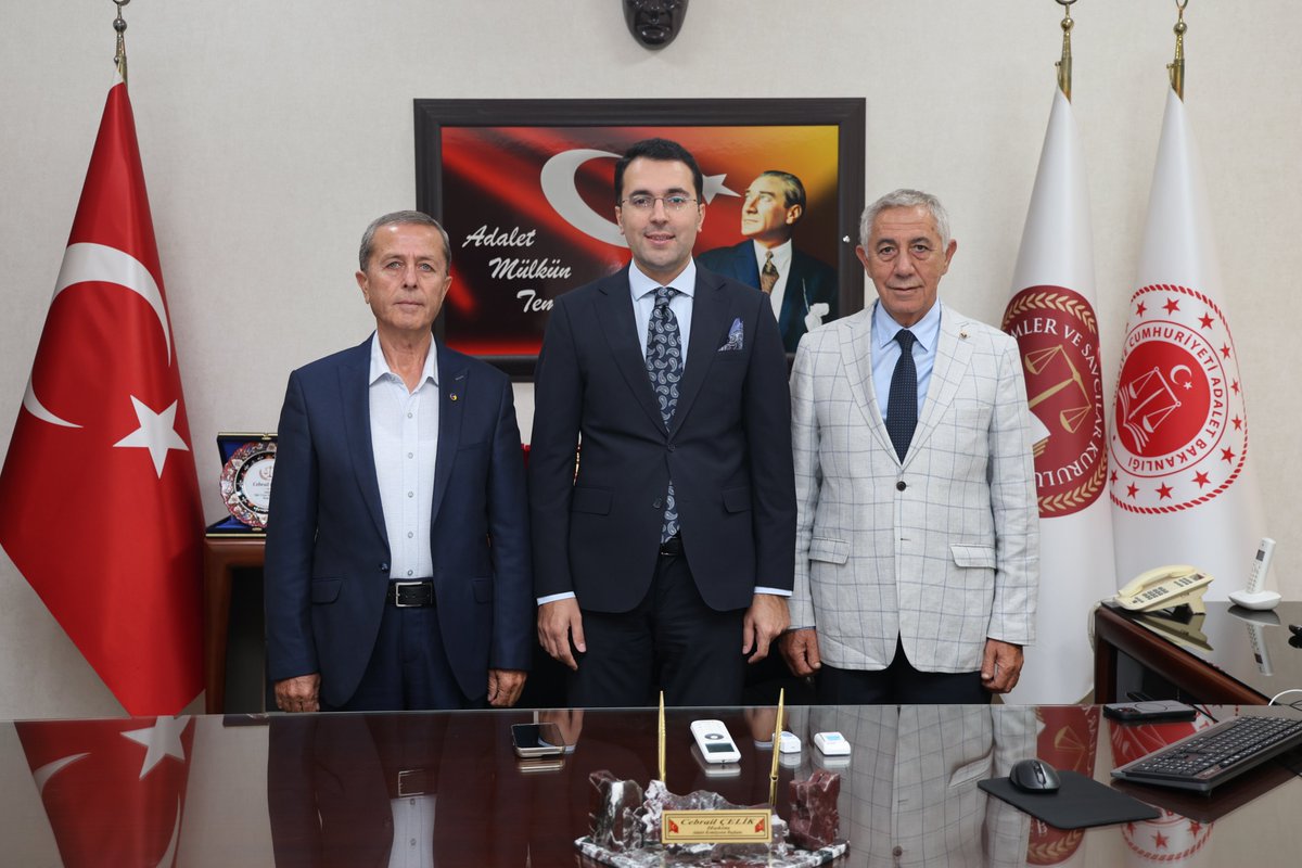 salihlitso's tweet photo. Hakimler ve Savcılar Kurulu tarafından, Salihli Ağır Ceza Mahkemesi Başkanlığına atanan Cebrail Çelik’i makamında ziyaret ettik. Kendisine görevinde başarılar dileriz. https://t.co/nO6MQ7tsXs