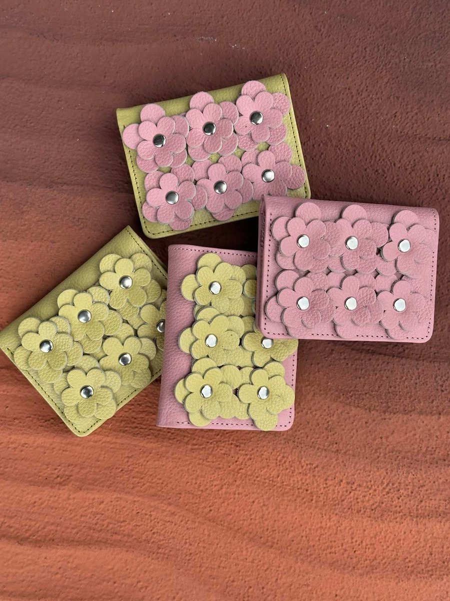 syupocat's tweet photo. SIAPA SANGKA DOMPET SECAKEP INI LAHIR DI GARUT!!

varian lainnya bener-bener ga kalah cakepp😭🫶🏻 https://t.co/nROsTs2gWX